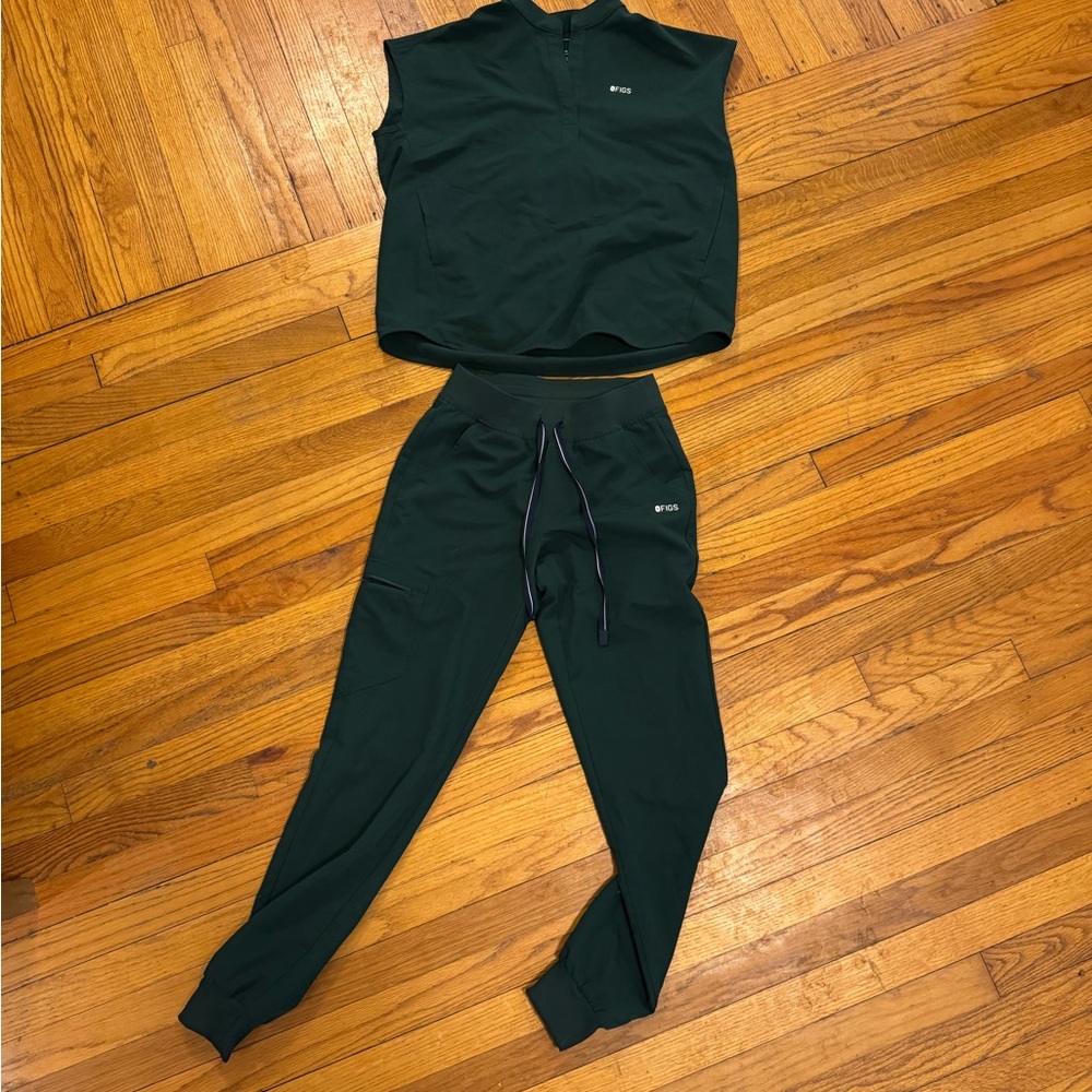 Dark green figs scrubs